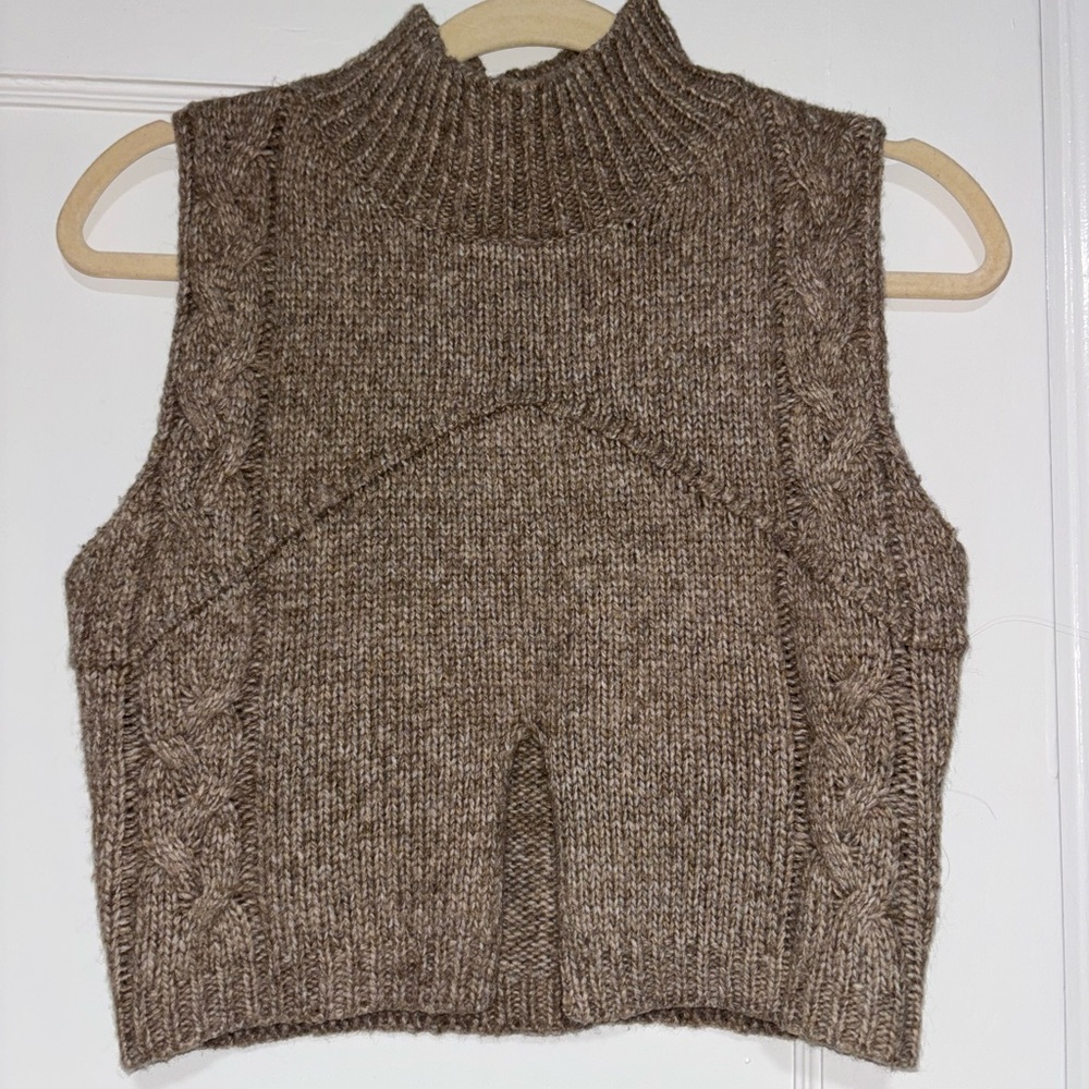 Le Lis Mock neck, cropped sweater top